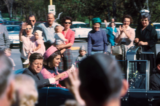 Illustration for article titled Artist Discovers Unseen Color Photos of JFK's Final Moments